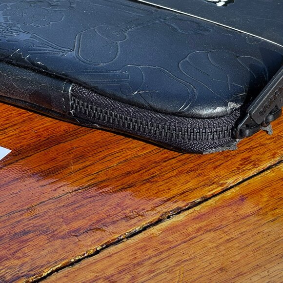 KAWS ARKITIP Incase Laptop Magazine Skeleton Case RARE 2007 - Picture 8 of 16